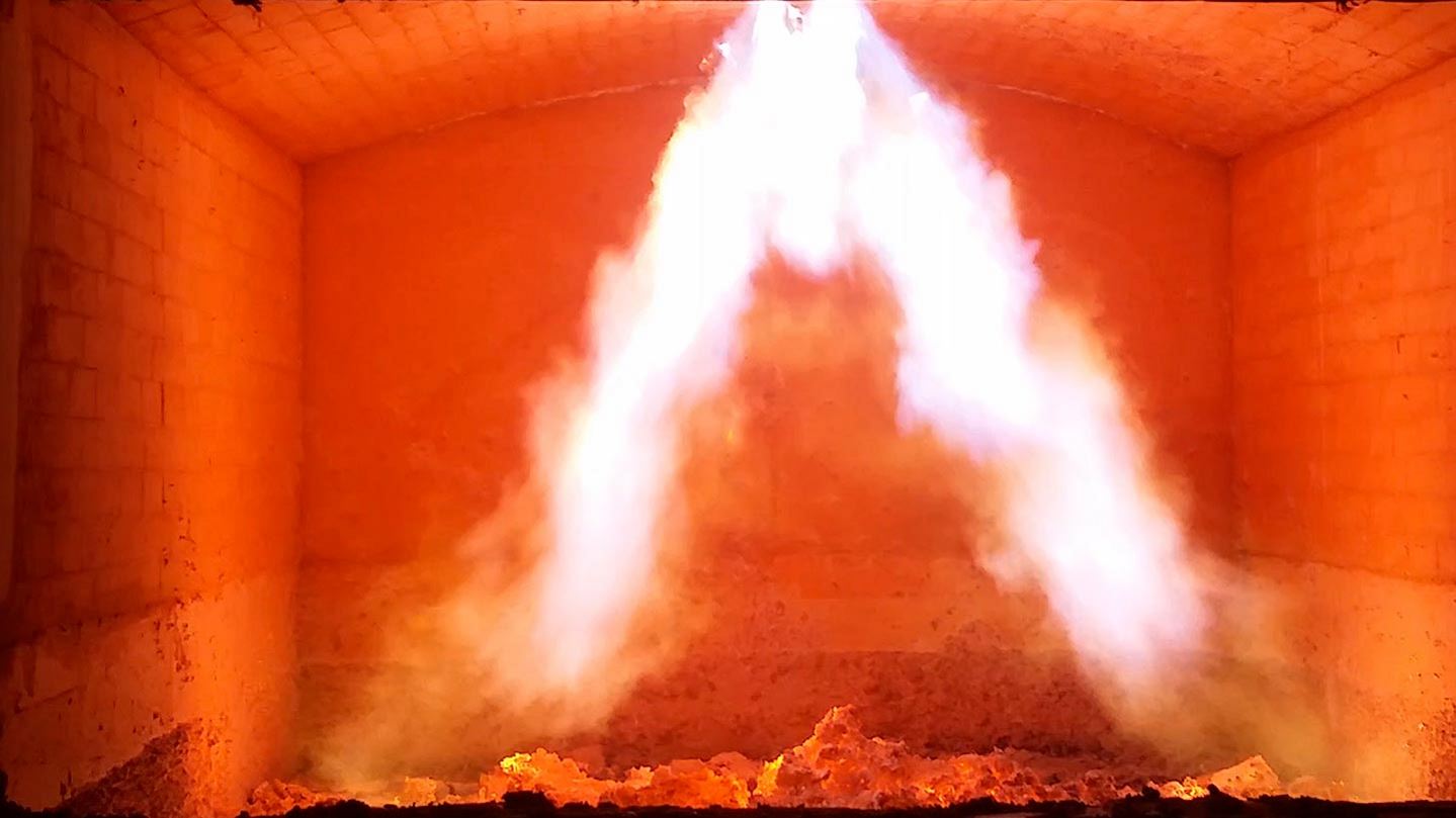 Oxy-fuel burner firing in an aluminum reverb furnace